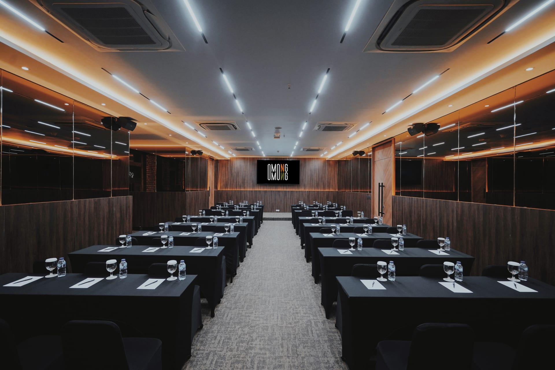 Omong-Omong meeting room in classroom shape configuration
